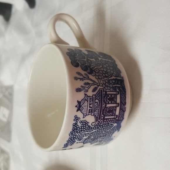 💥 CHURCHILL BLUE WILLOW PATTERN, ENGLAND- 2 - 10.25" Dinner Plates,1 Cup - Picture 6 of 7